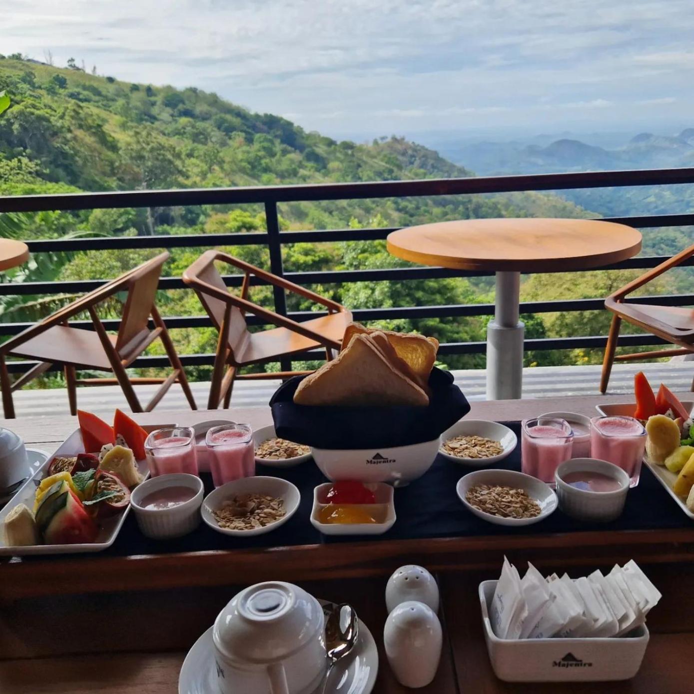 Majentra Ella Hotel Ngoại thất bức ảnh